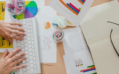 Mujeres estudiando el efecto priming