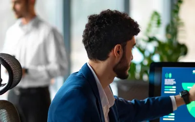 Empleados usando la IA en el trabajo