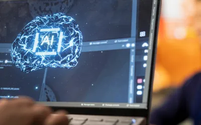 Persona trabajando con la IA explicable