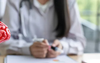 Orientadora explicando qué bachillerato hay que hacer para estudiar Psicología