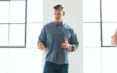 profesor explicando que es el coaching