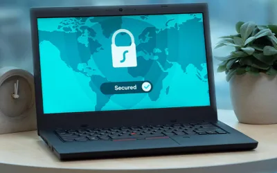 Portátil mostrando la importancia de la seguridad pasiva informática en la protección de datos.