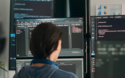 desarrollador de aplicaciones multiplataforma trabajando