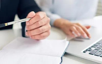 Personas aprendiendo sobre qué es el finiquito