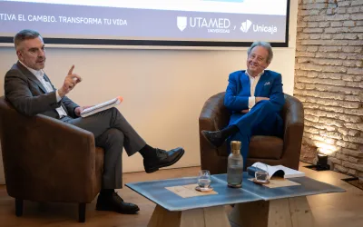 Martinez Leyva en Ágora UTAMED presentando su libro