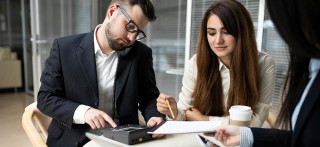 Representación de uno de los tipos de abogados que existen