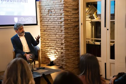 Arun Mansukhani en Ágora UTAMED