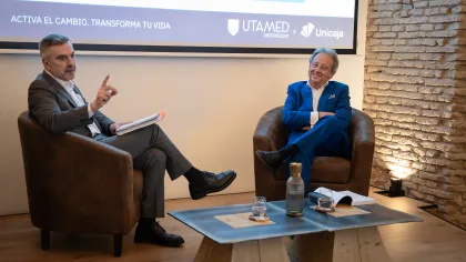 Martinez Leyva en Ágora UTAMED presentando su libro