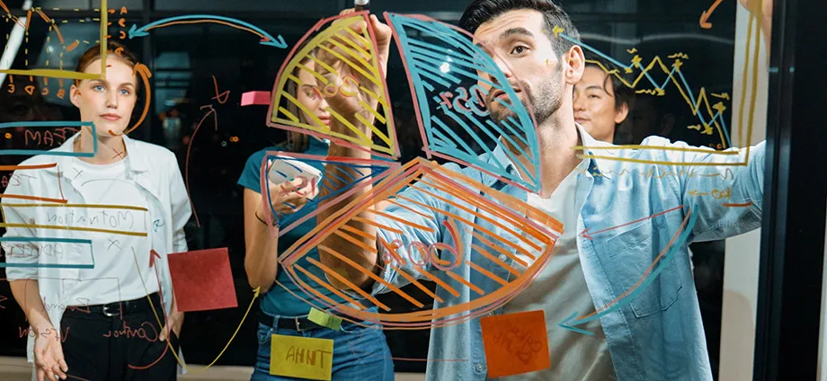 Equipo explicando que es el neuromarketing