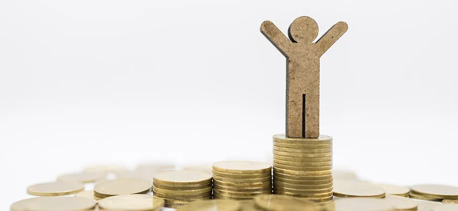 Representación de persona con una de las carreras universitarias mejor pagadas