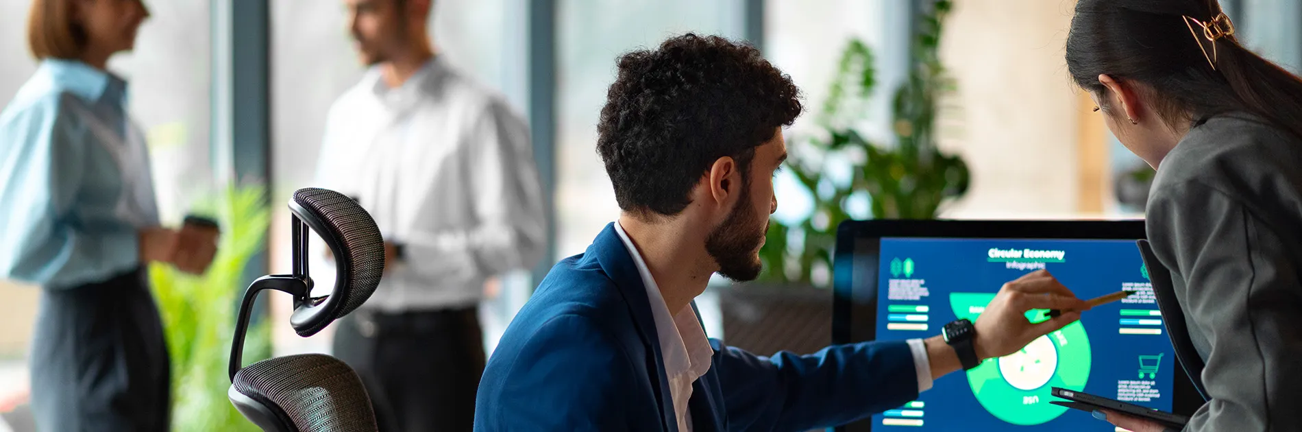 Empleados usando la IA en el trabajo