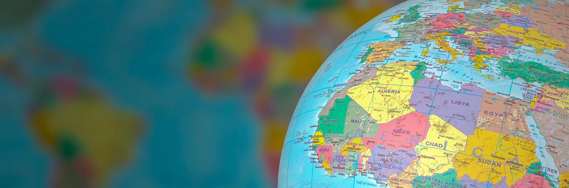 Bola del mundo donde se pueden encontrar los países mas seguros del mundo