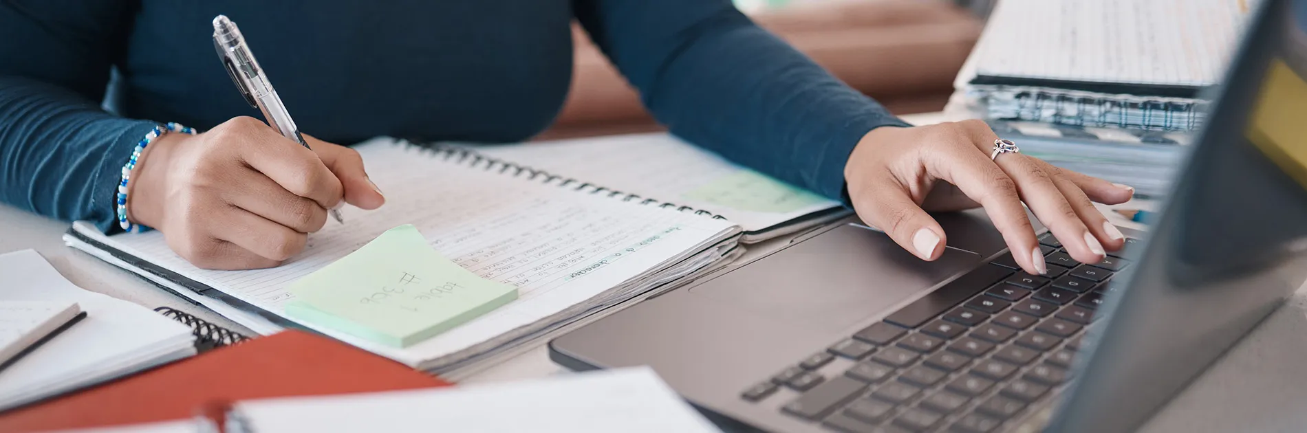 Estudiante viendo que te da puntos en las oposiciones de magisterio