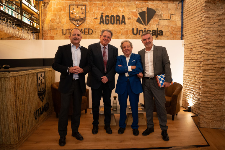 Martínez Leyva en el evento de Ágora UTAMED