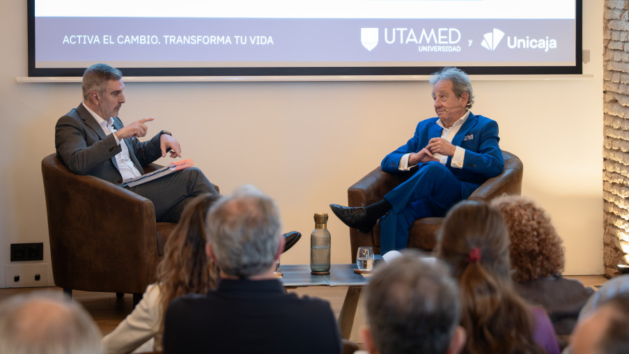 Martínez Leyva en el evento de Ágora UTAMED