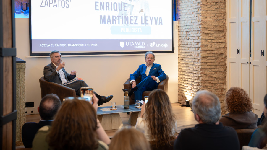 Martínez Leyva en el evento de Ágora UTAMED