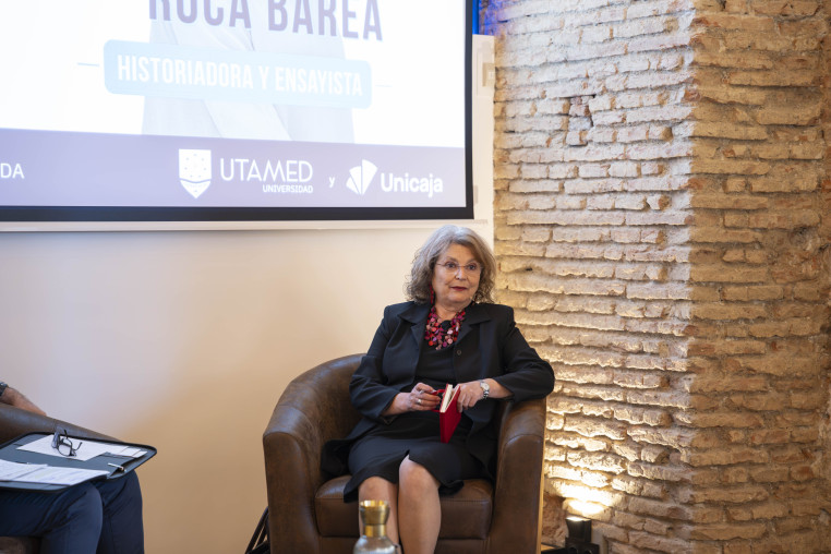 Elvira Roca Barea