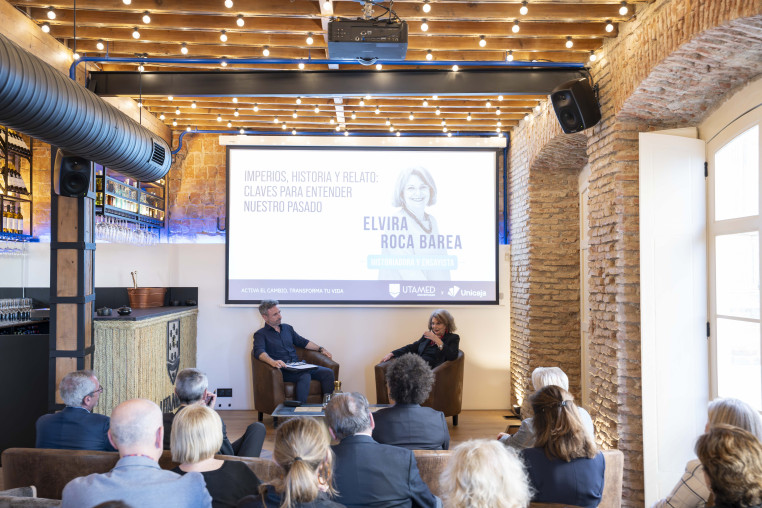 Elvira Roca Barea