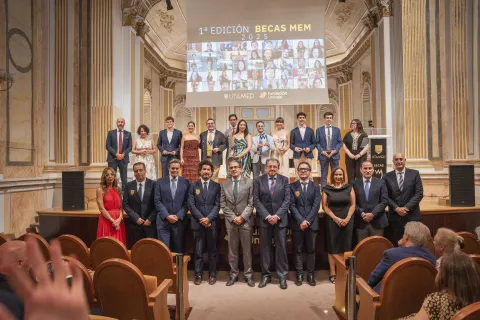 Estudiantes que han obtenido las Becas MEM